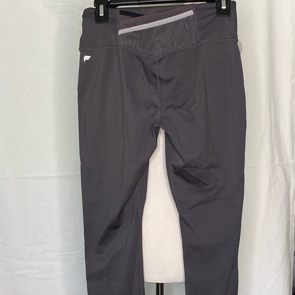 Fabletics Trinity High-Waisted Pocket Capri - Picture 1 of 6